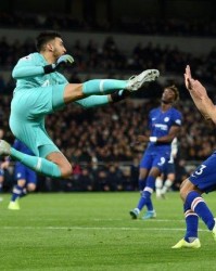  英超历史性判罚，VAR三次改判引争议  