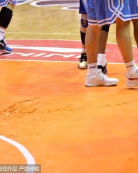  兰斯主场球迷冲突导致比赛中断  